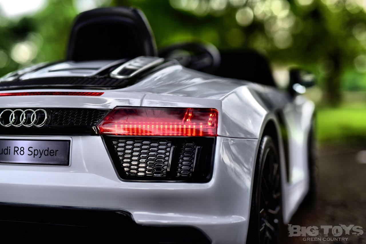 AUDI R8 SPYDER játék elektromos kisautó gyerekeknek