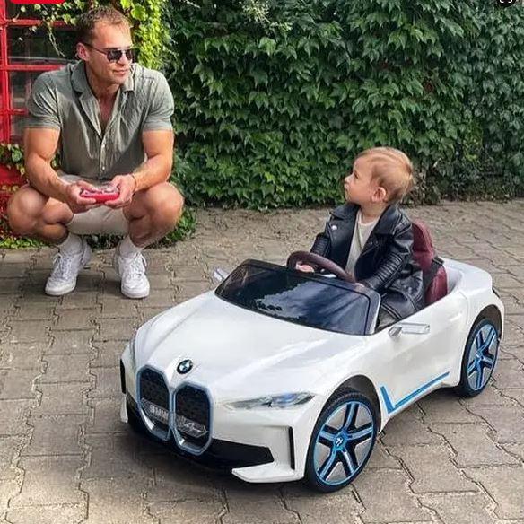 bmw i4 elektromos kisautó gyerekeknek LED, USB, MP3