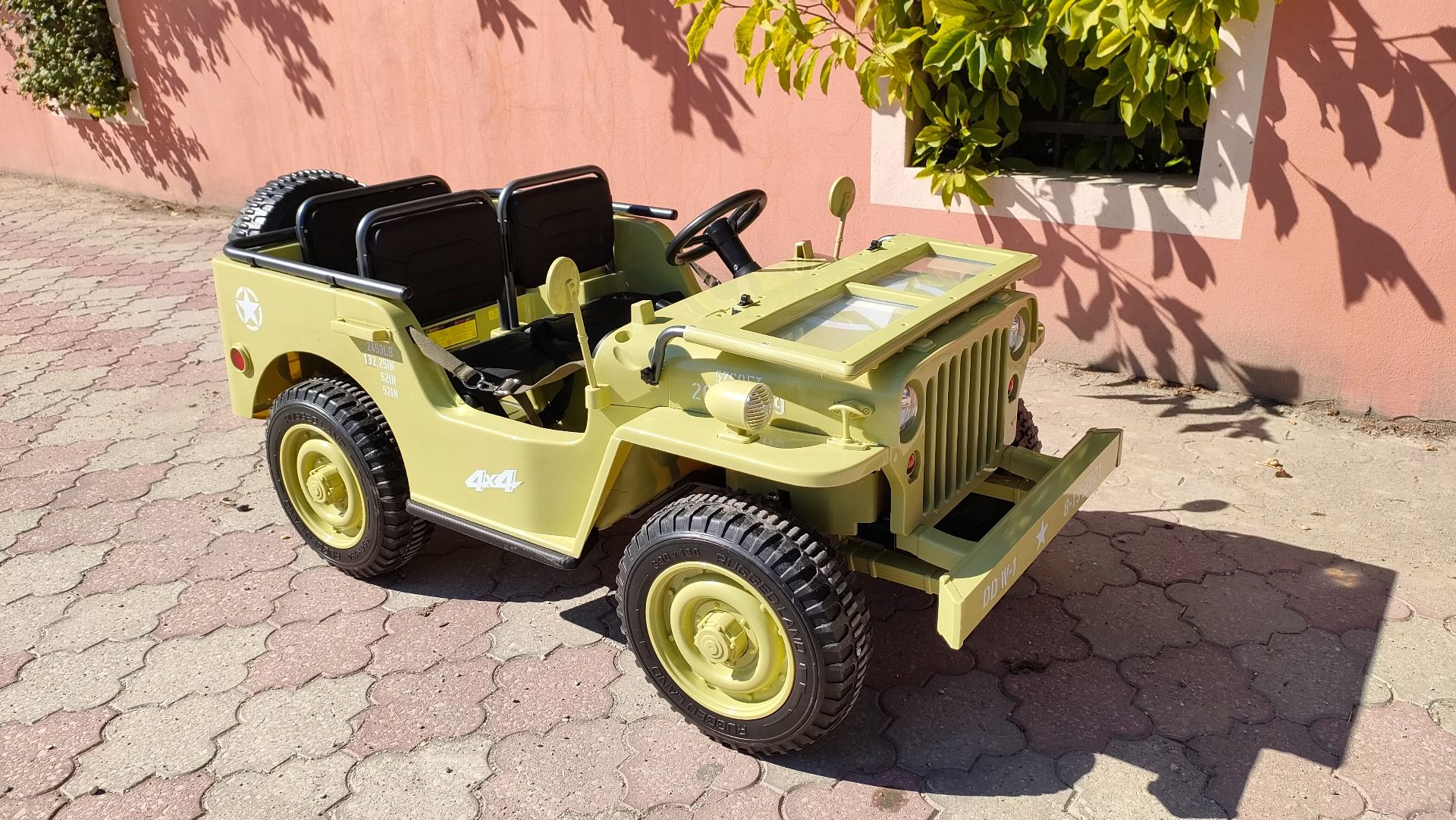 USA ARMY 4x4 Jeep 3 személyes elektromos kisautó bőrüléssel és gumi kerékkel