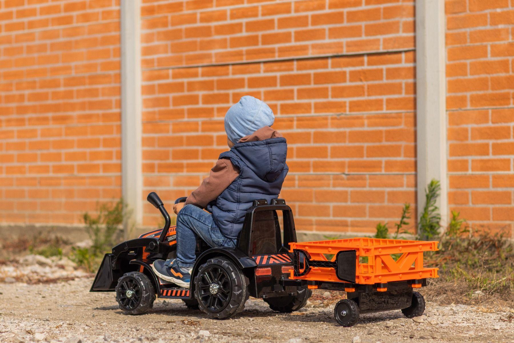 FARMER elektromos traktor 6V merőkanállal és utánfutóval