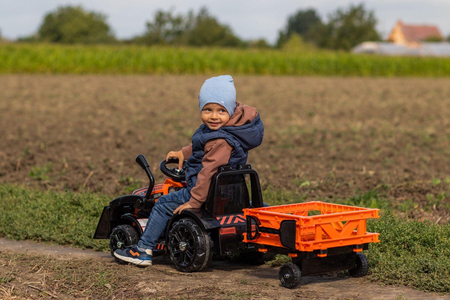 FARMER elektromos traktor 6V merőkanállal és utánfutóval